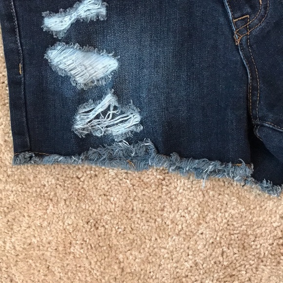 ASOS Distressed Cut Offs - Picture 5 of 7